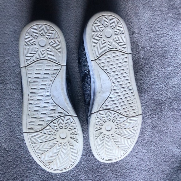 Skull print converse style shoes - Picture 4 of 5